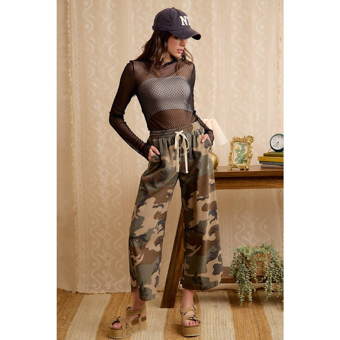 CAMO PATTERN CURVED SIDE SEAM PANTS WITH DRAWSTRING