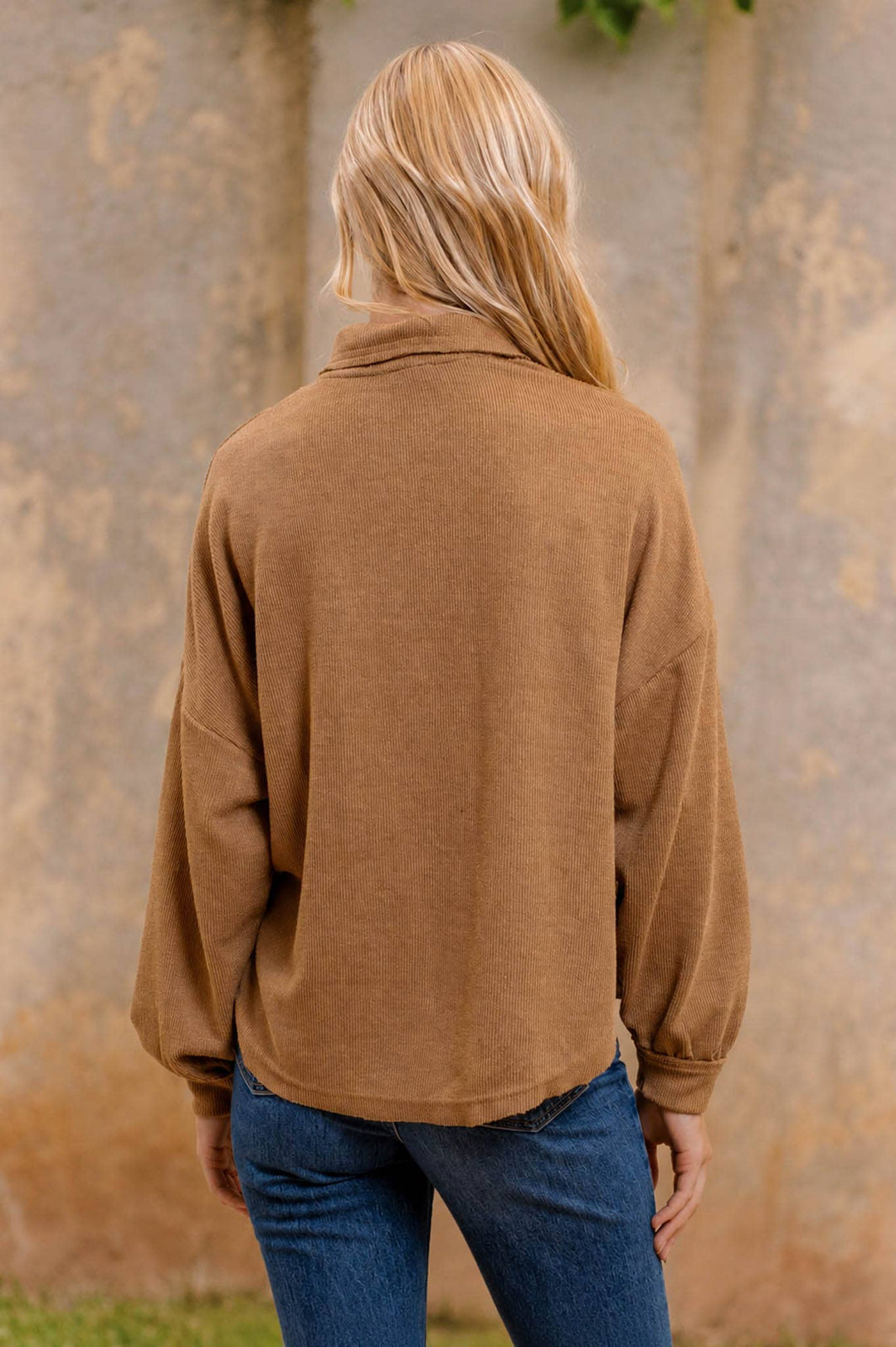 COLLARED RAW EDGE KNIT TOP
