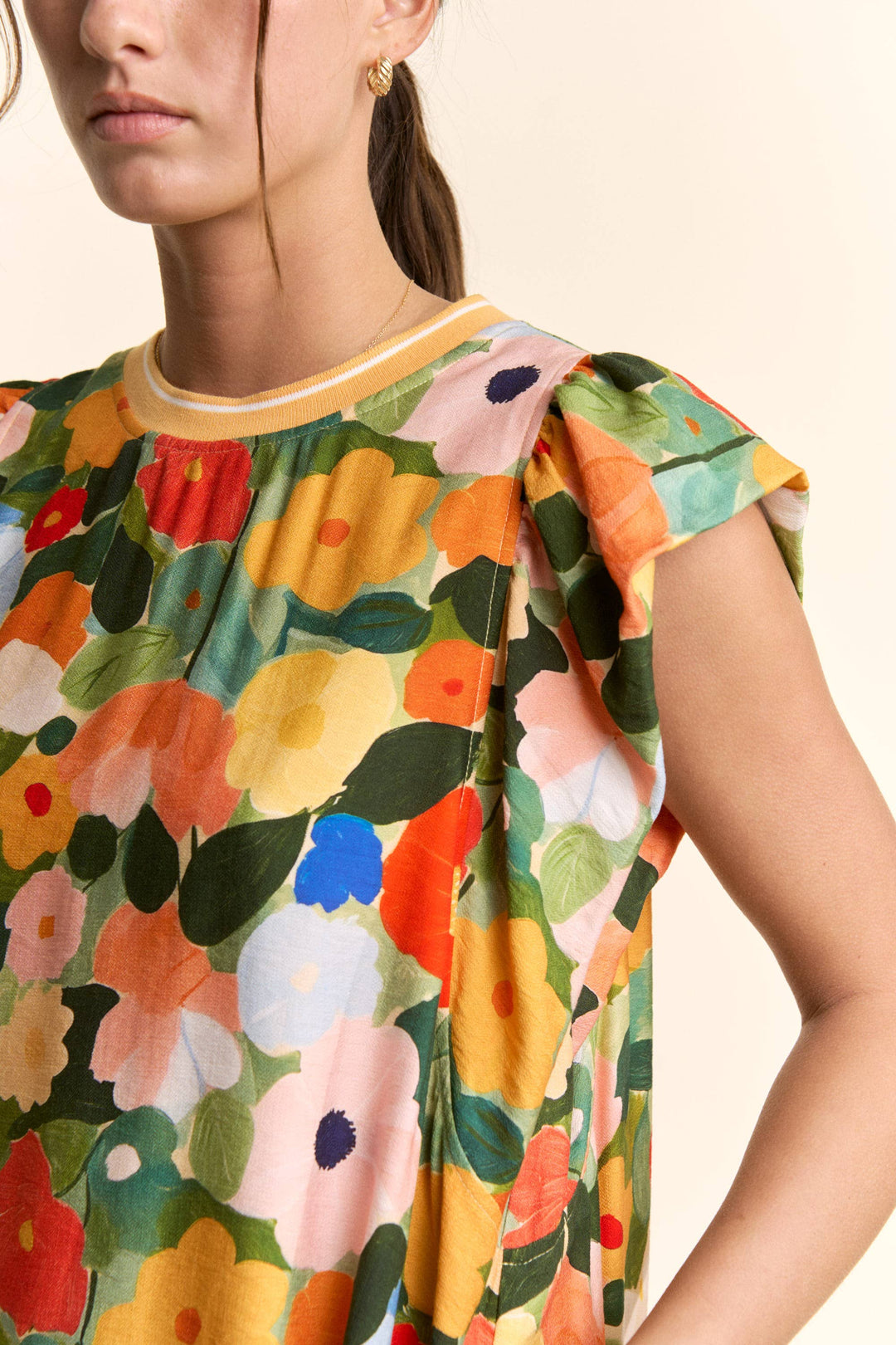 RUFFLE SLEEVE FLORAL DRESS