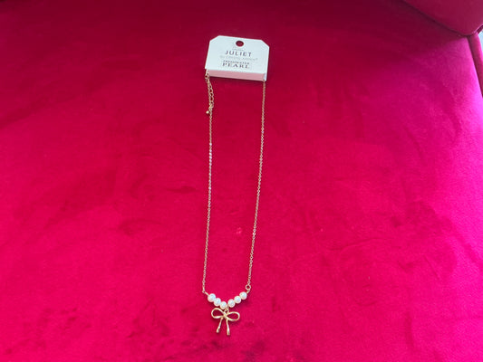 Bow necklace with pearl spacers