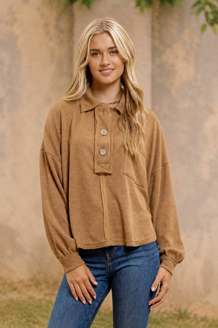 COLLARED RAW EDGE KNIT TOP